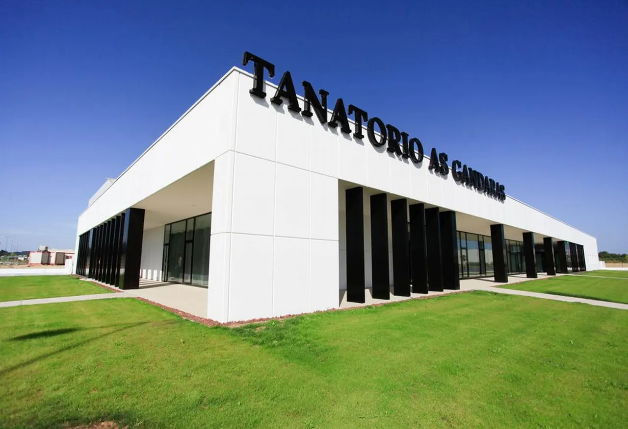 Carpintería de aluminio del Tanatorio Serfuja de As Gándaras en Lugo